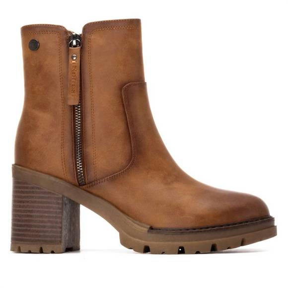 NEW XTI women's refresh ankle booties in camel